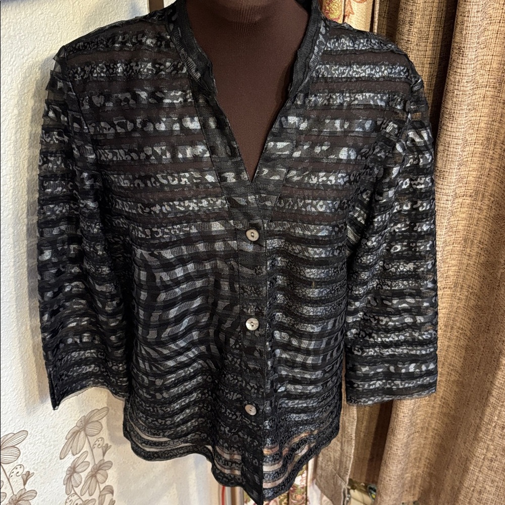 Ruby Rd. Long sleeve black and silver stripe abstract pattern jacket. Size 8.